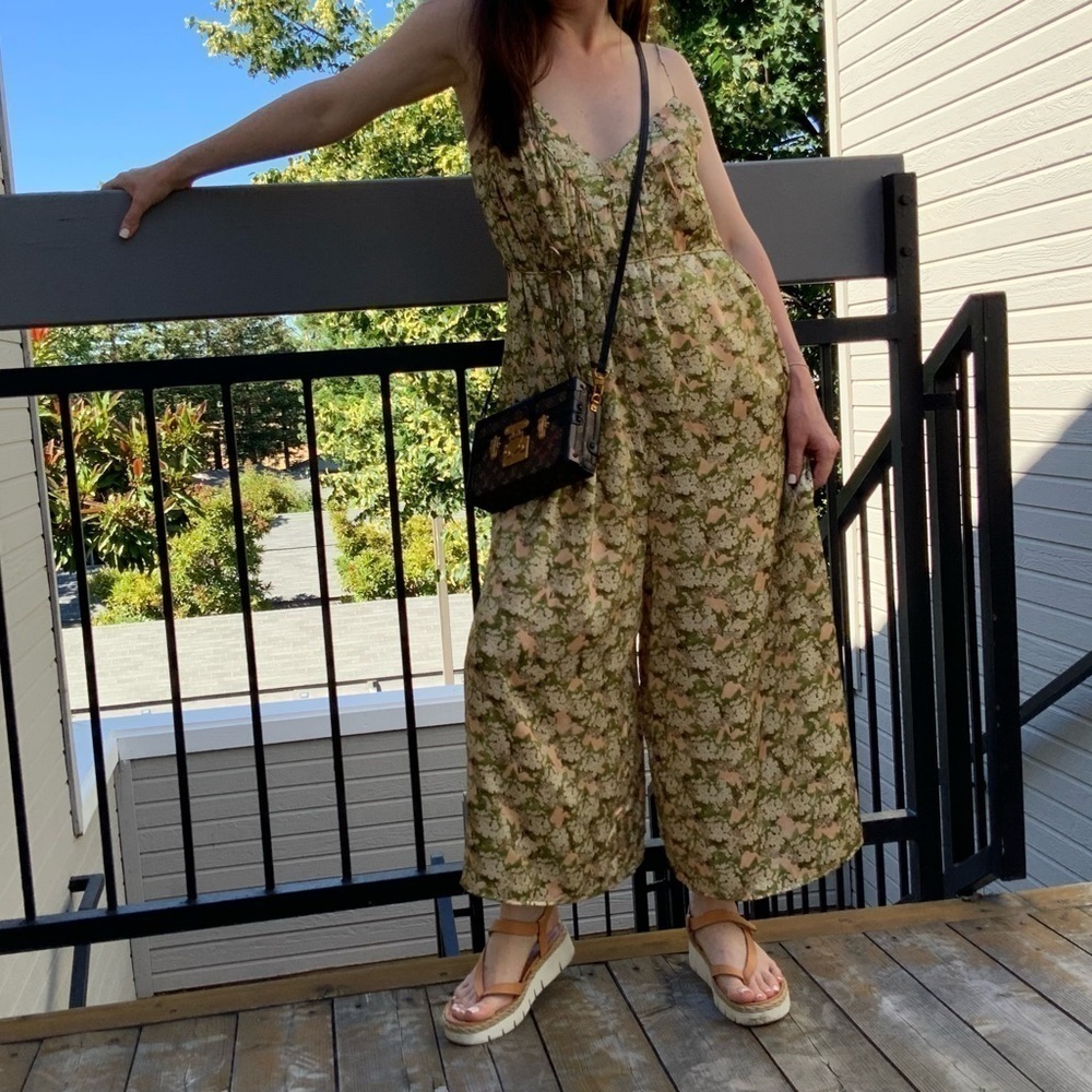 NEUF-HOTEL V-NECK WIDE-LEG JUMPSUIT - Picture 2 of 7